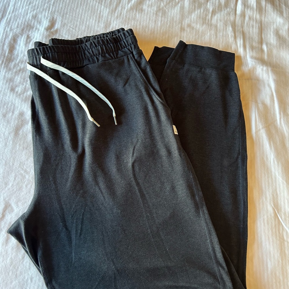 Vuori DreamKnit Women’s Joggers size XL LONG TALL Black EUC